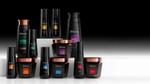 Produtos para o cabelo da nova gama TRESemmé Professional. Frascos pretos com detalhes em cobre.