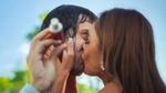Nicole Bahls e Diogo Defante se beijando.