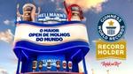 Stand Hellmman’s no Rock in Rio com as molheiras de ketchup e maionese Supreme e o logo do Guinness World Records ao lado.