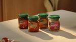 Quatro potes de Knorr Fast & Flavourful Paste sobre uma bancada branca de cozinha; IA reduziu o tempo de desenvolvimento pela metade.