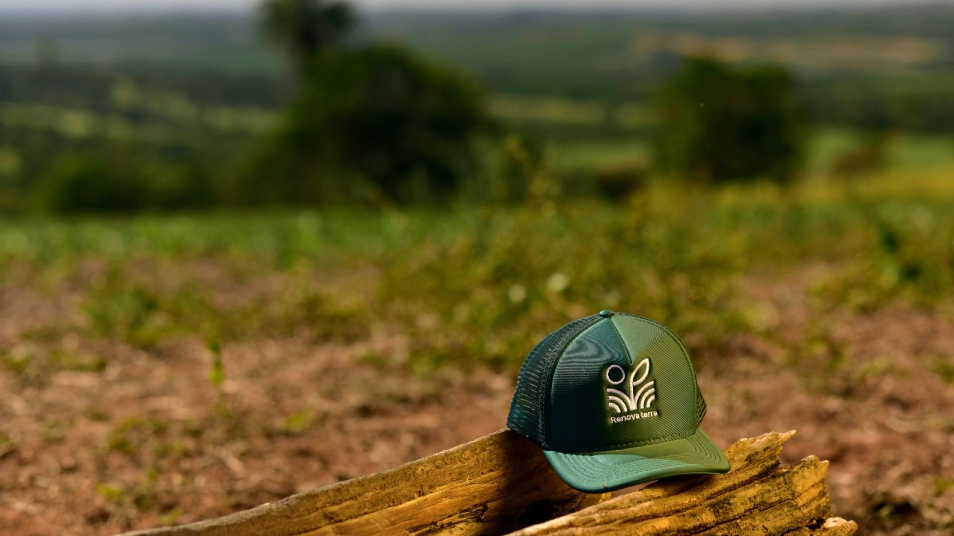 Boné do projeto Renova Terra.
